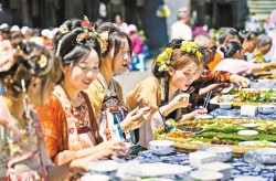 浓浓传统味 端午氛围已拉满2025年6月20日旗袍美人的诗词