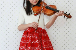 唱歌很奈斯的小姐姐,小姐姐演绎“唱歌很奈斯”的魅力风采
