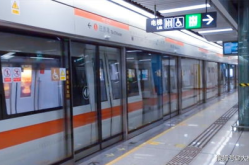 重庆网红地铁站,打卡新地标，感受山城魅力瞬间